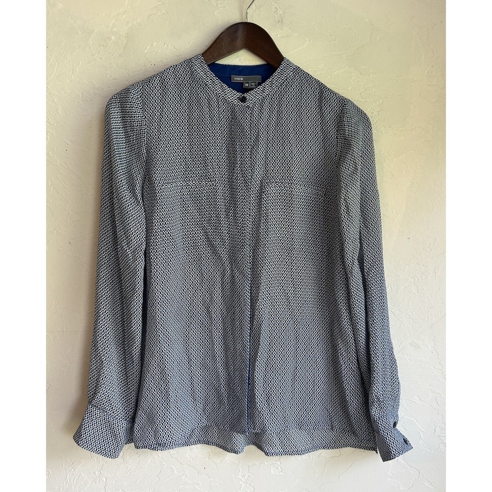 Vince 100% Silk Band Collar Button Up Top XS Relaxed Quiet Luxury Blouse Print